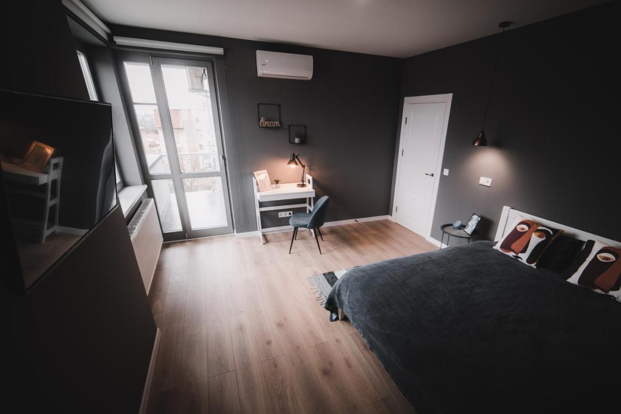 Apart-Hotel Kostjukowski Apartments Nizhynska 17 ลวีฟ ภายนอก รูปภาพ