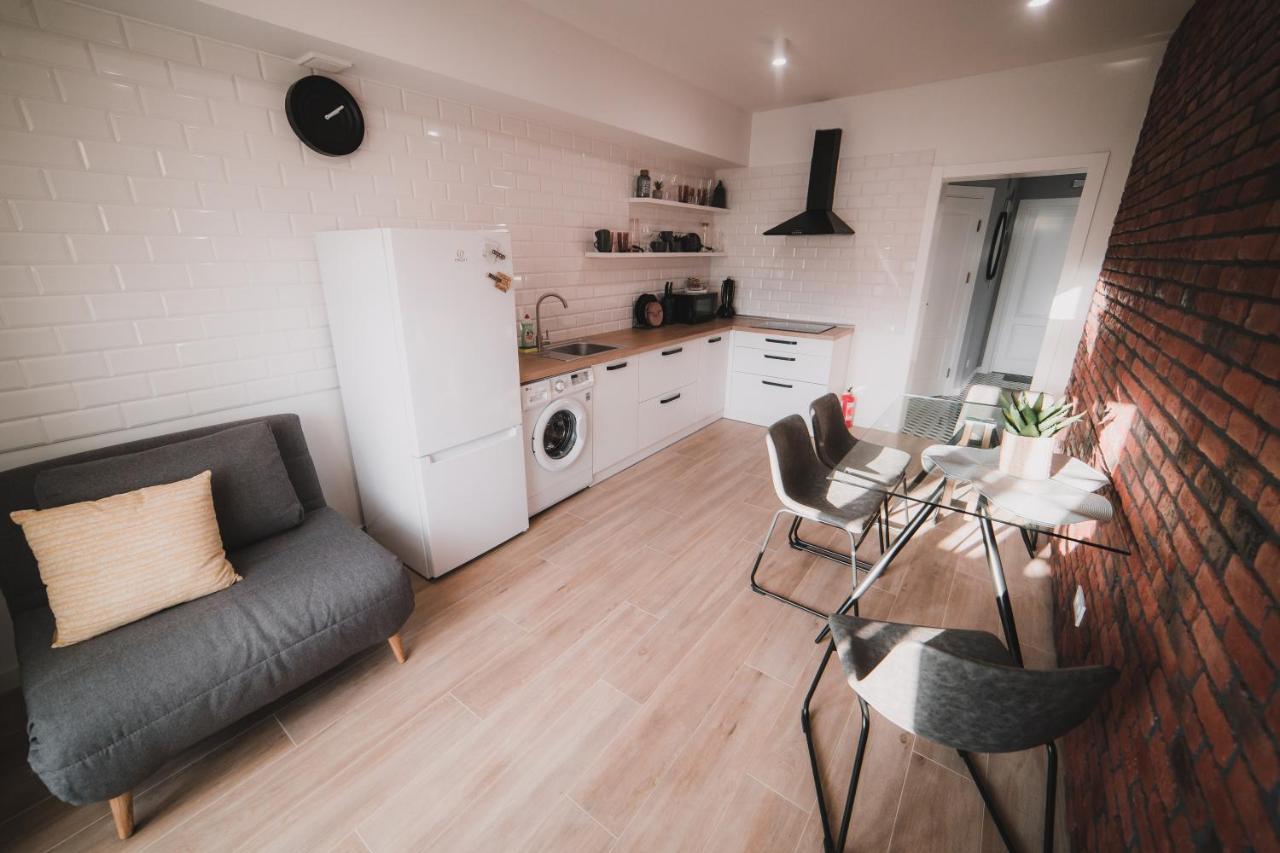Apart-Hotel Kostjukowski Apartments Nizhynska 17 ลวีฟ ภายนอก รูปภาพ