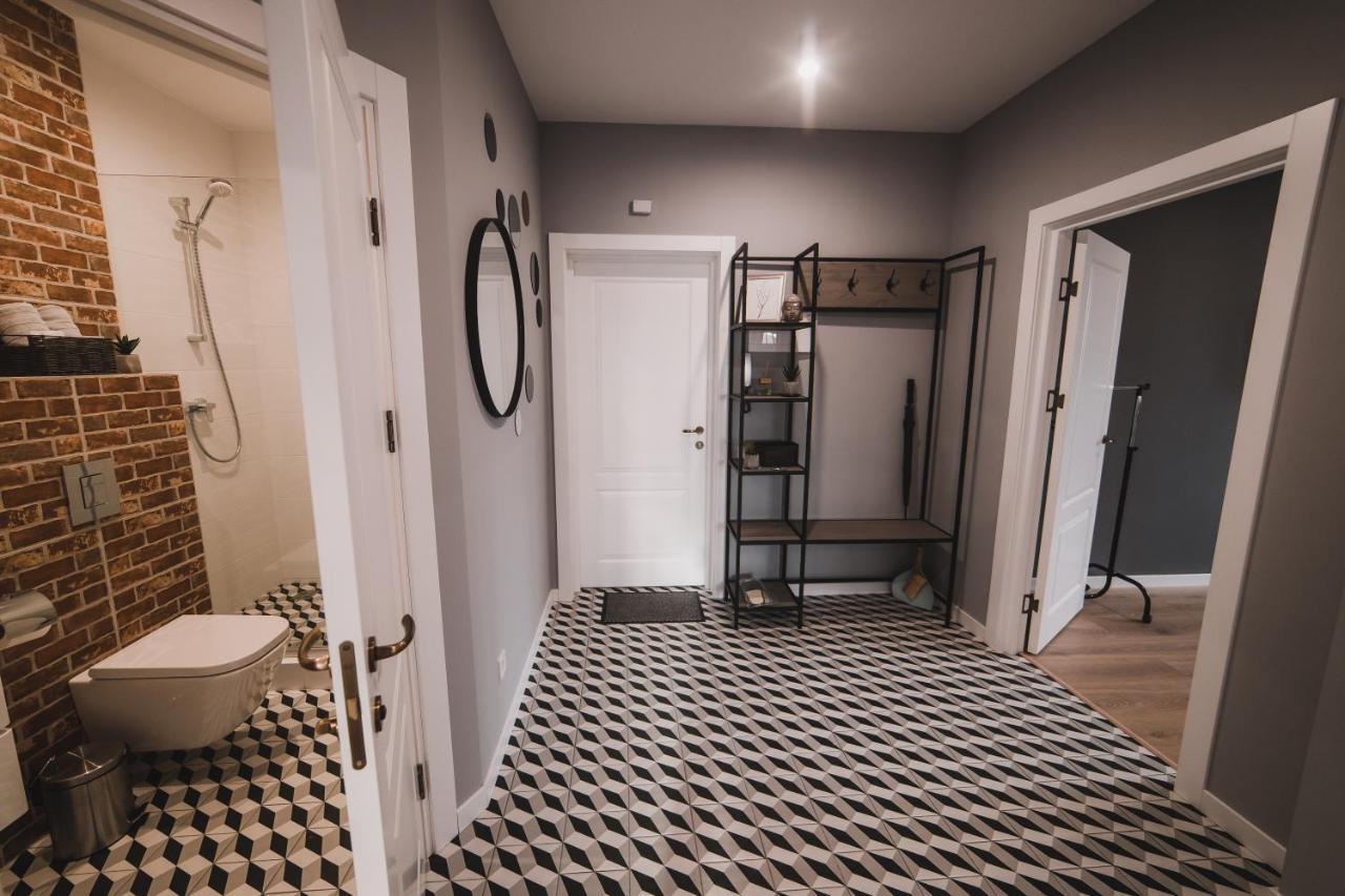 Apart-Hotel Kostjukowski Apartments Nizhynska 17 ลวีฟ ภายนอก รูปภาพ