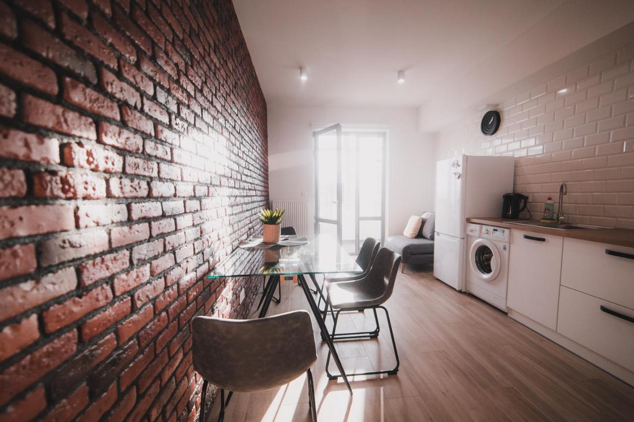 Apart-Hotel Kostjukowski Apartments Nizhynska 17 ลวีฟ ภายนอก รูปภาพ