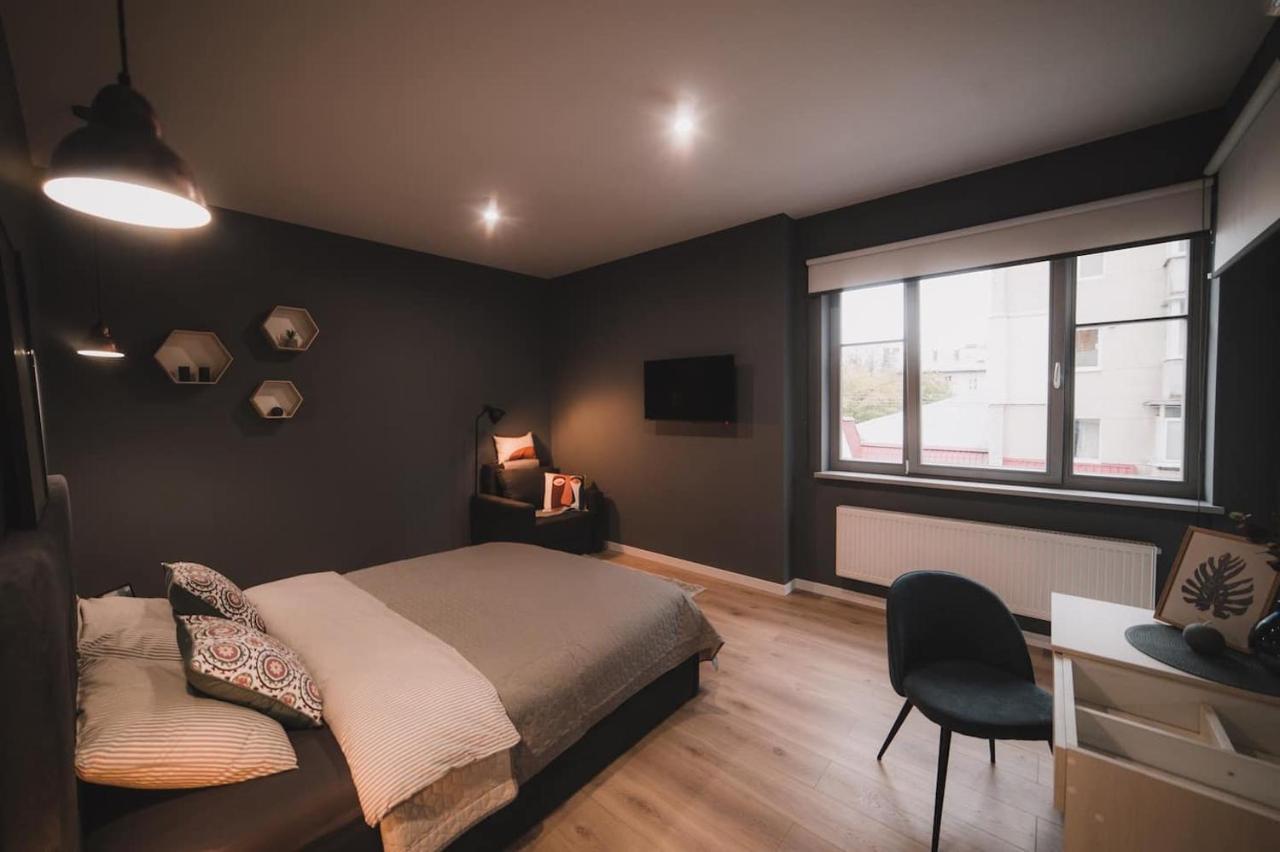 Apart-Hotel Kostjukowski Apartments Nizhynska 17 ลวีฟ ภายนอก รูปภาพ