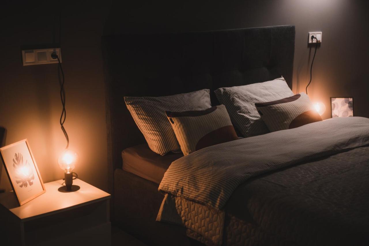Apart-Hotel Kostjukowski Apartments Nizhynska 17 ลวีฟ ภายนอก รูปภาพ