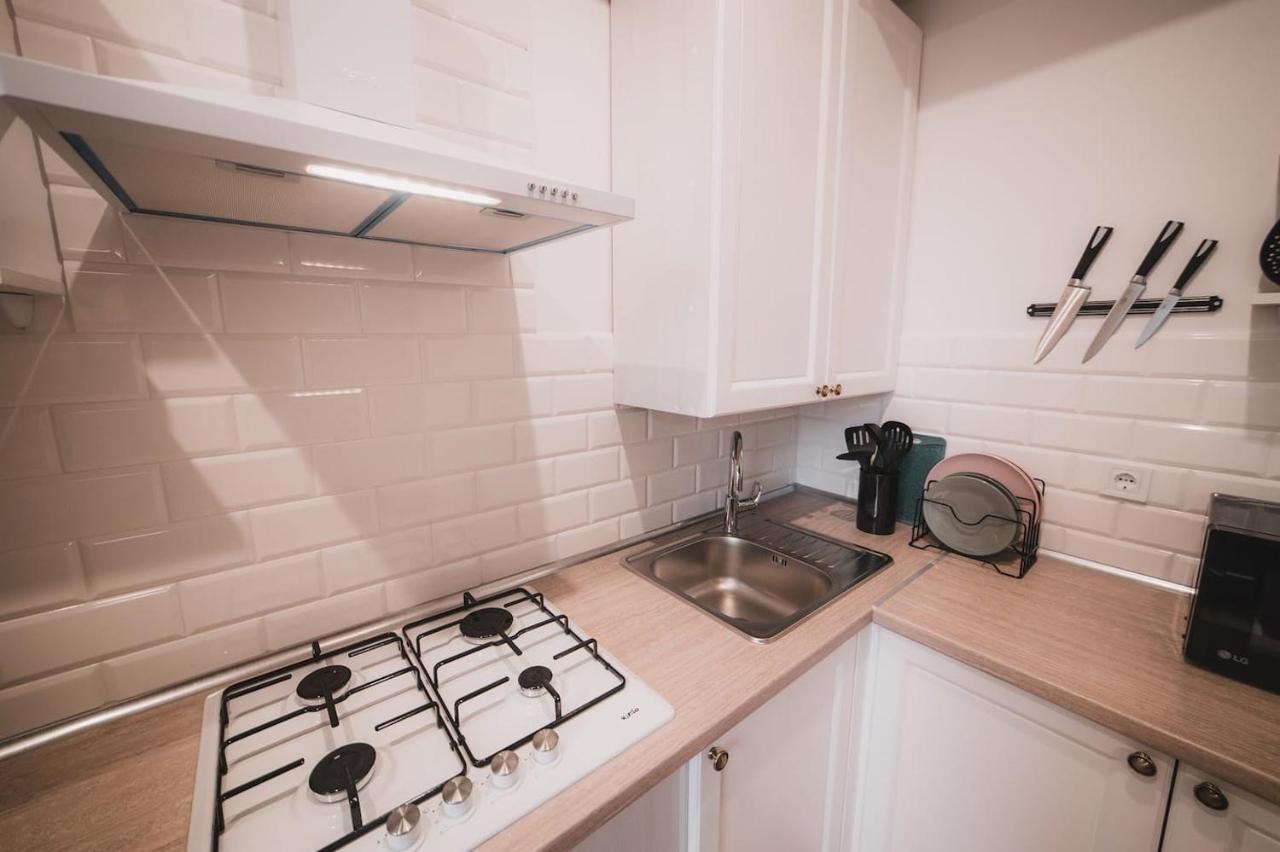 Apart-Hotel Kostjukowski Apartments Nizhynska 17 ลวีฟ ภายนอก รูปภาพ