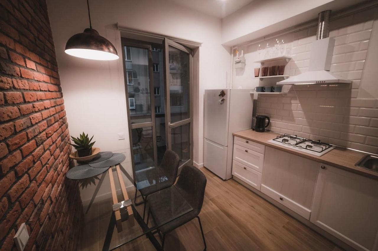 Apart-Hotel Kostjukowski Apartments Nizhynska 17 ลวีฟ ภายนอก รูปภาพ